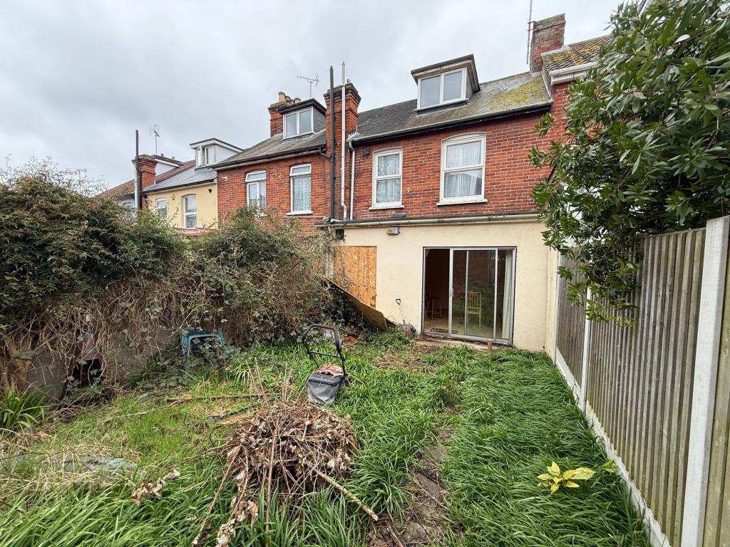 Lot: 111 - ESTABLISHED FOUR-BEDROOM TERRACE HOUSE FOR IMPROVEMENT - Rear garden and elevation